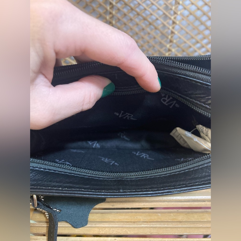 🦋3 For $30🦋Via Roma Black Leather Crossbody Bag - Picture 7 of 12